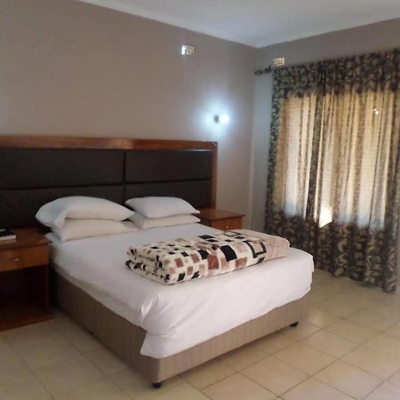 The View Lodge Victoria Falls Extérieur photo